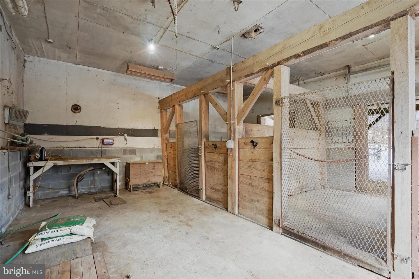 13587 Hanging Rock Lane photo 30