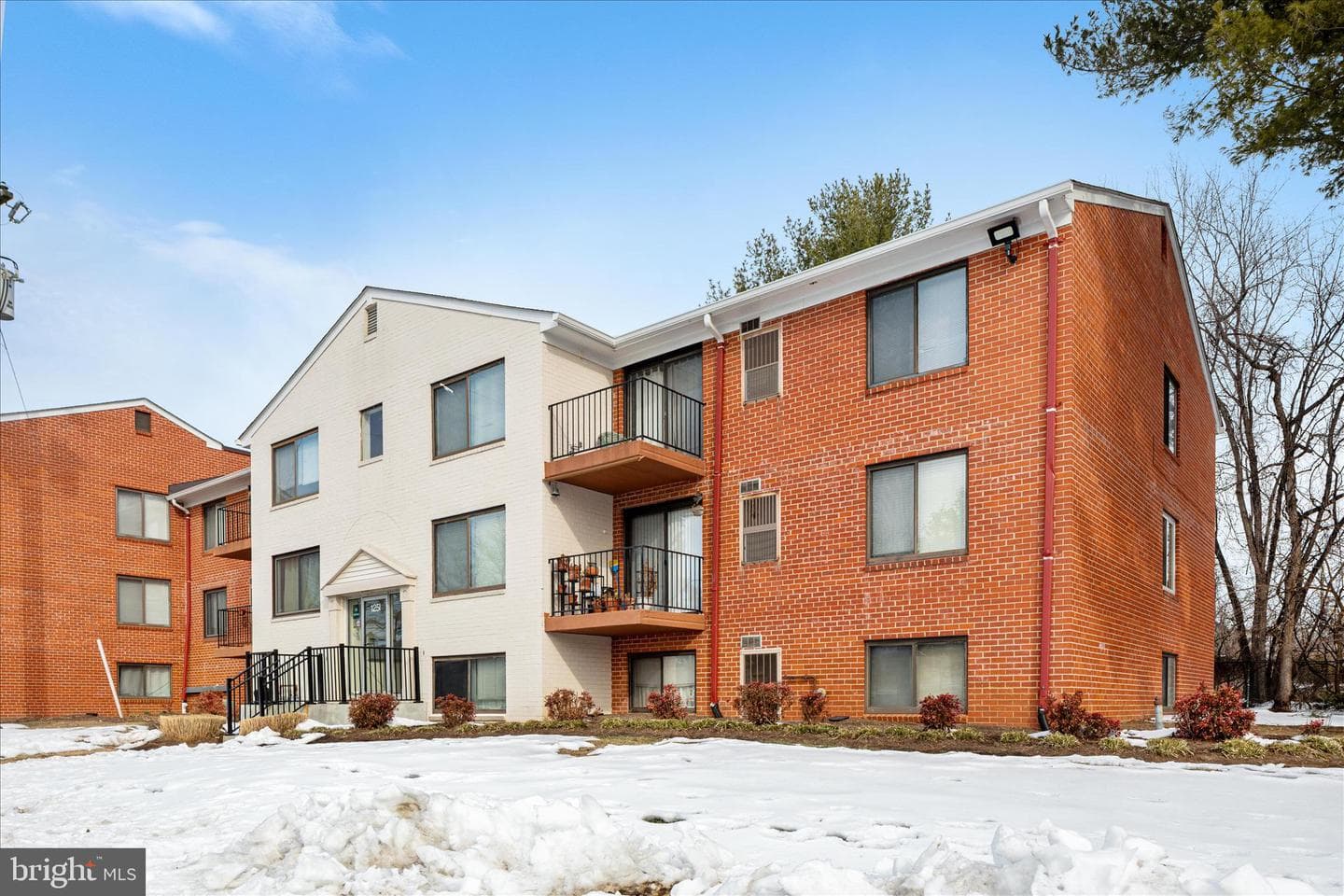 125 Clubhouse Drive SW #1