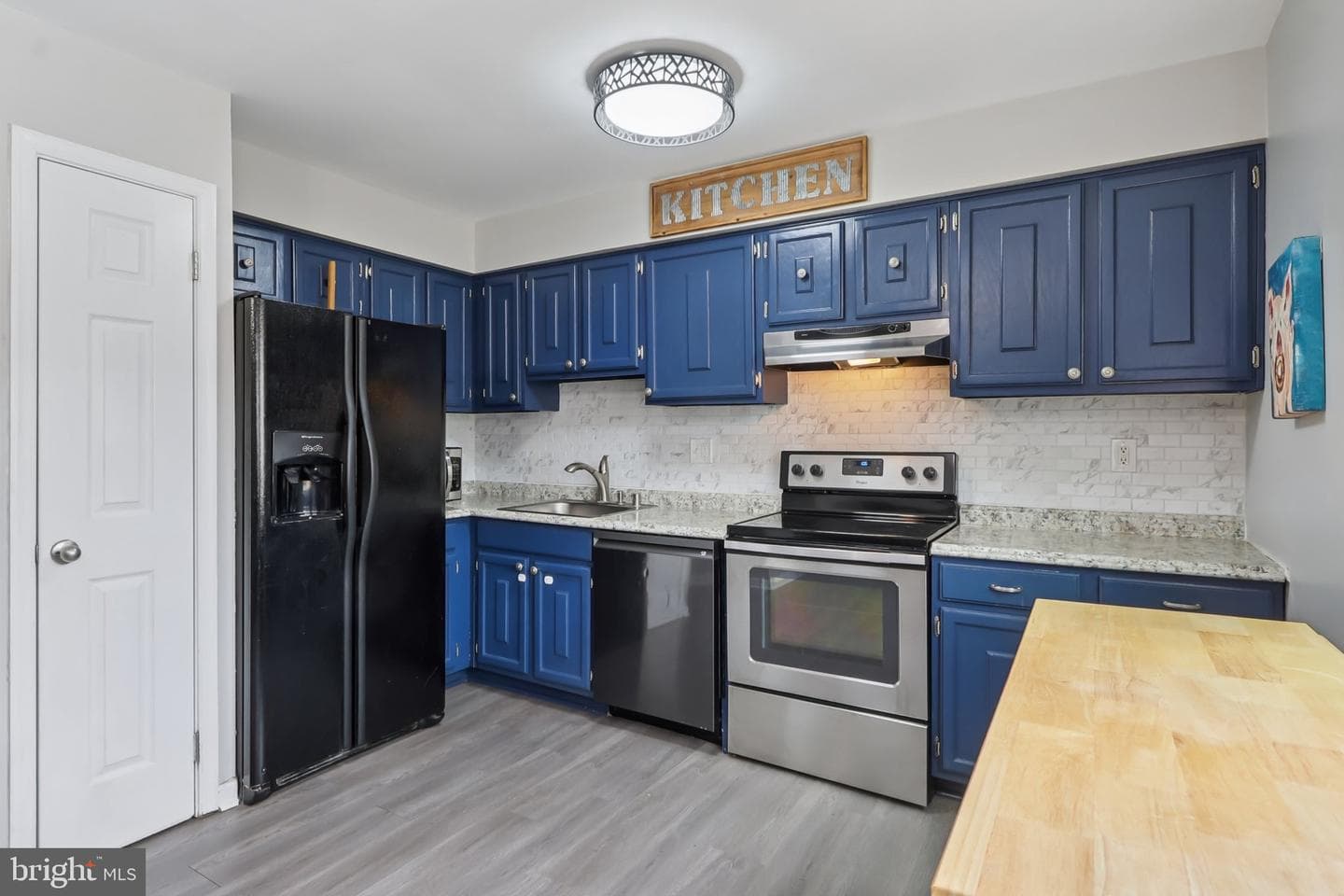 702 Giles Place photo 11