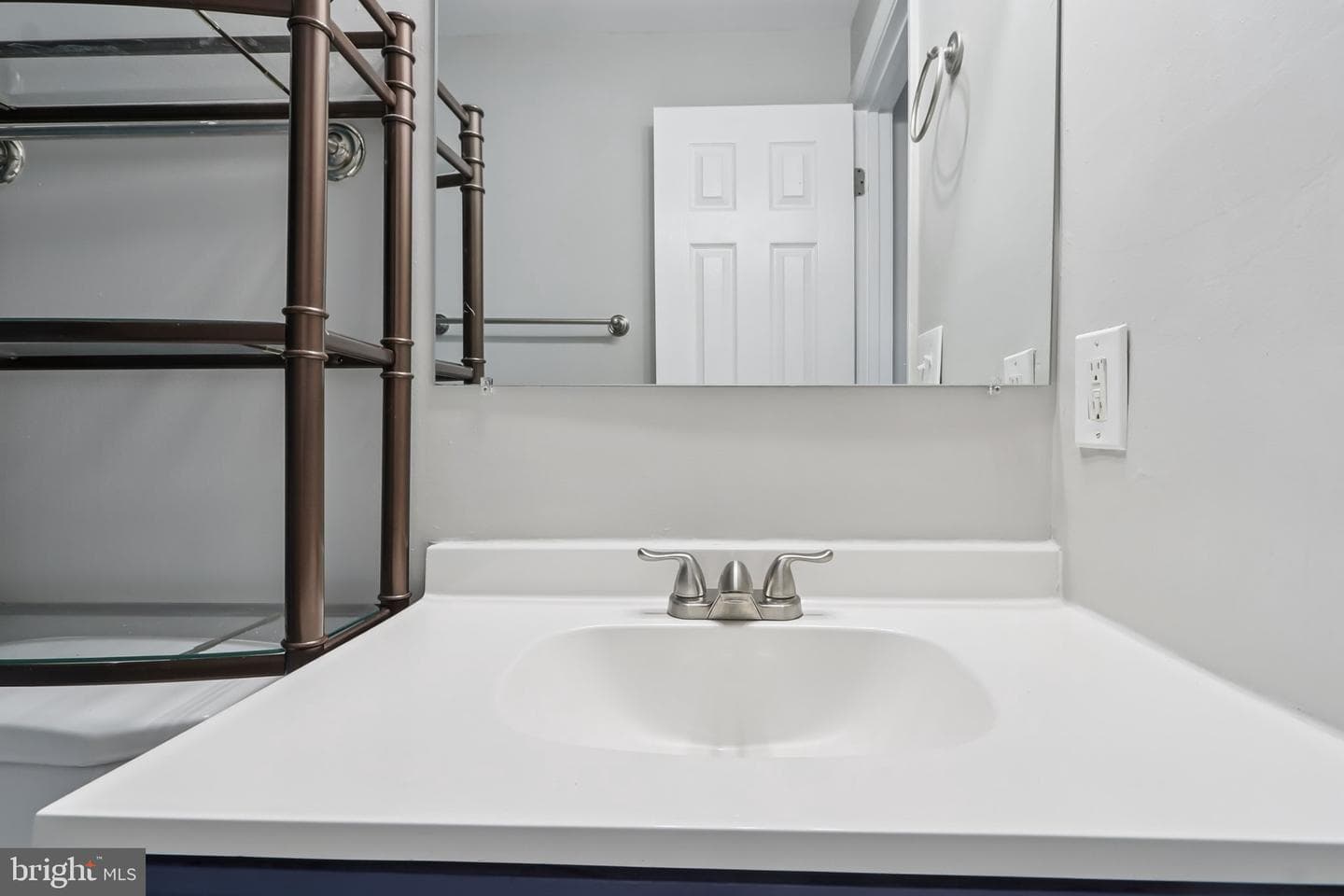 702 Giles Place photo 27