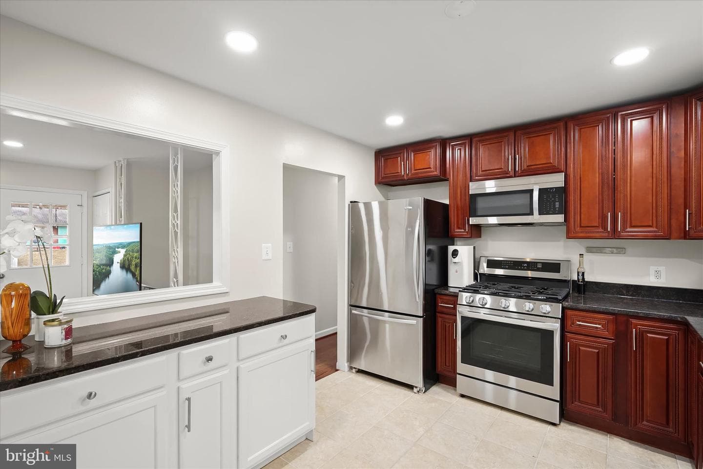 709 W Poplar Road photo 11
