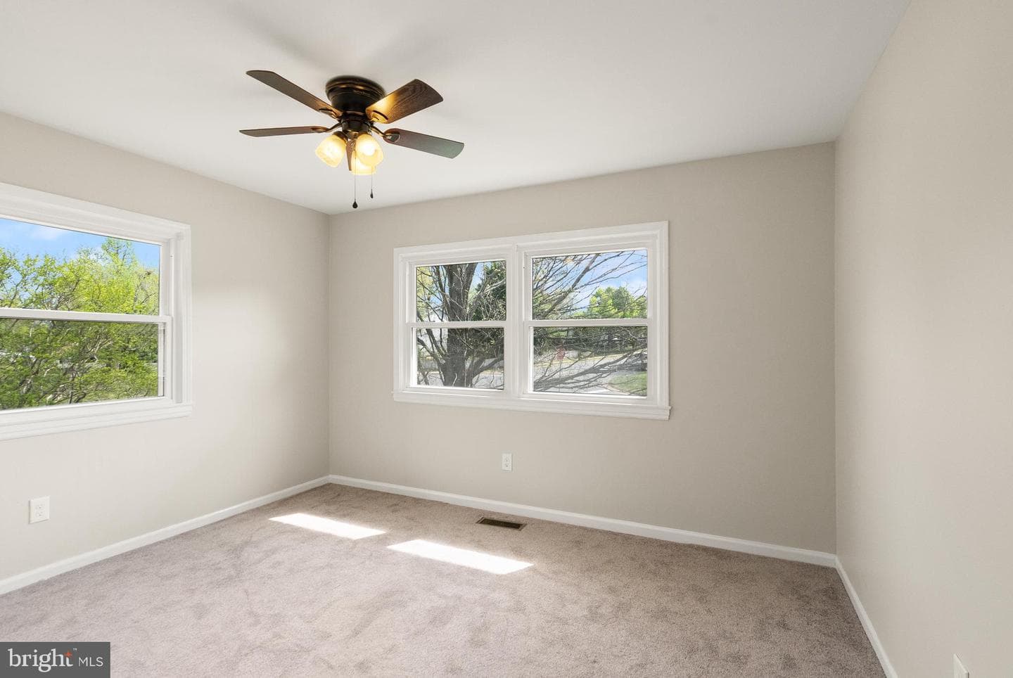 125 N Lincoln Avenue photo 34
