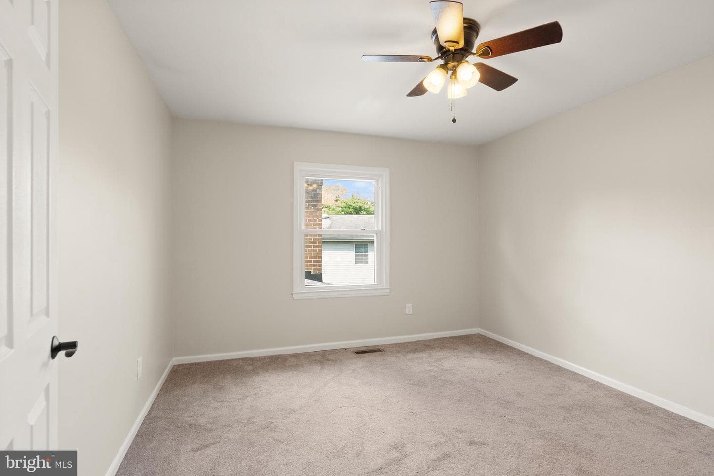125 N Lincoln Avenue photo 36
