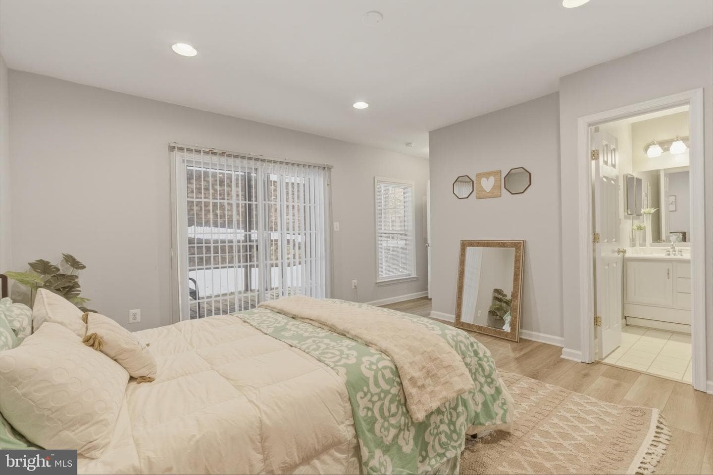 1511 Artillery Terrace NE photo 34