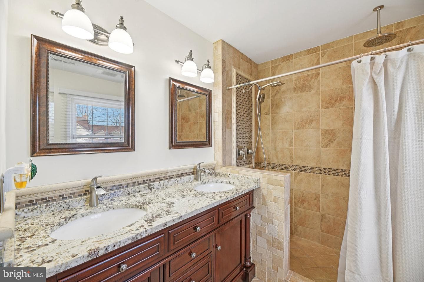 111 Connemara Drive photo 35