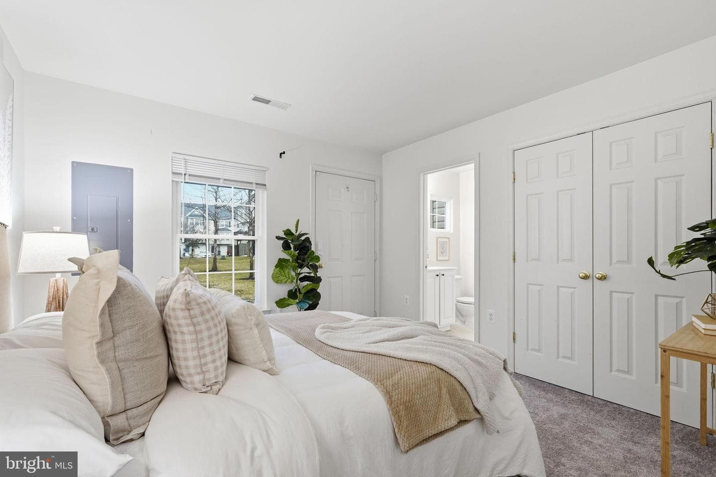 22987 Fontwell Square photo 15