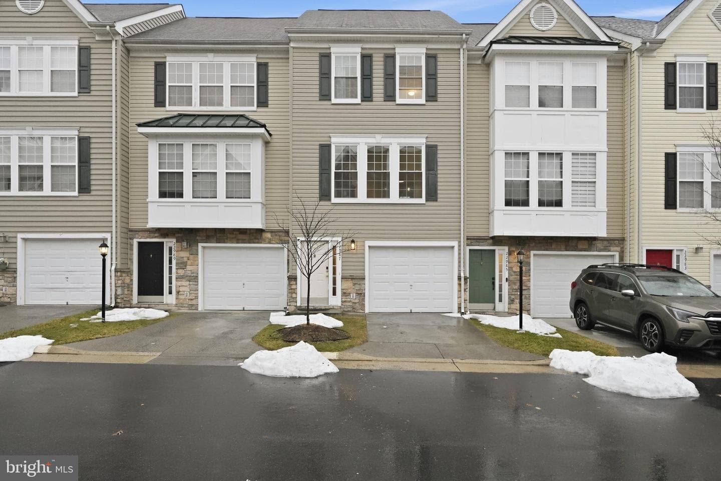 22987 Fontwell Square photo 2