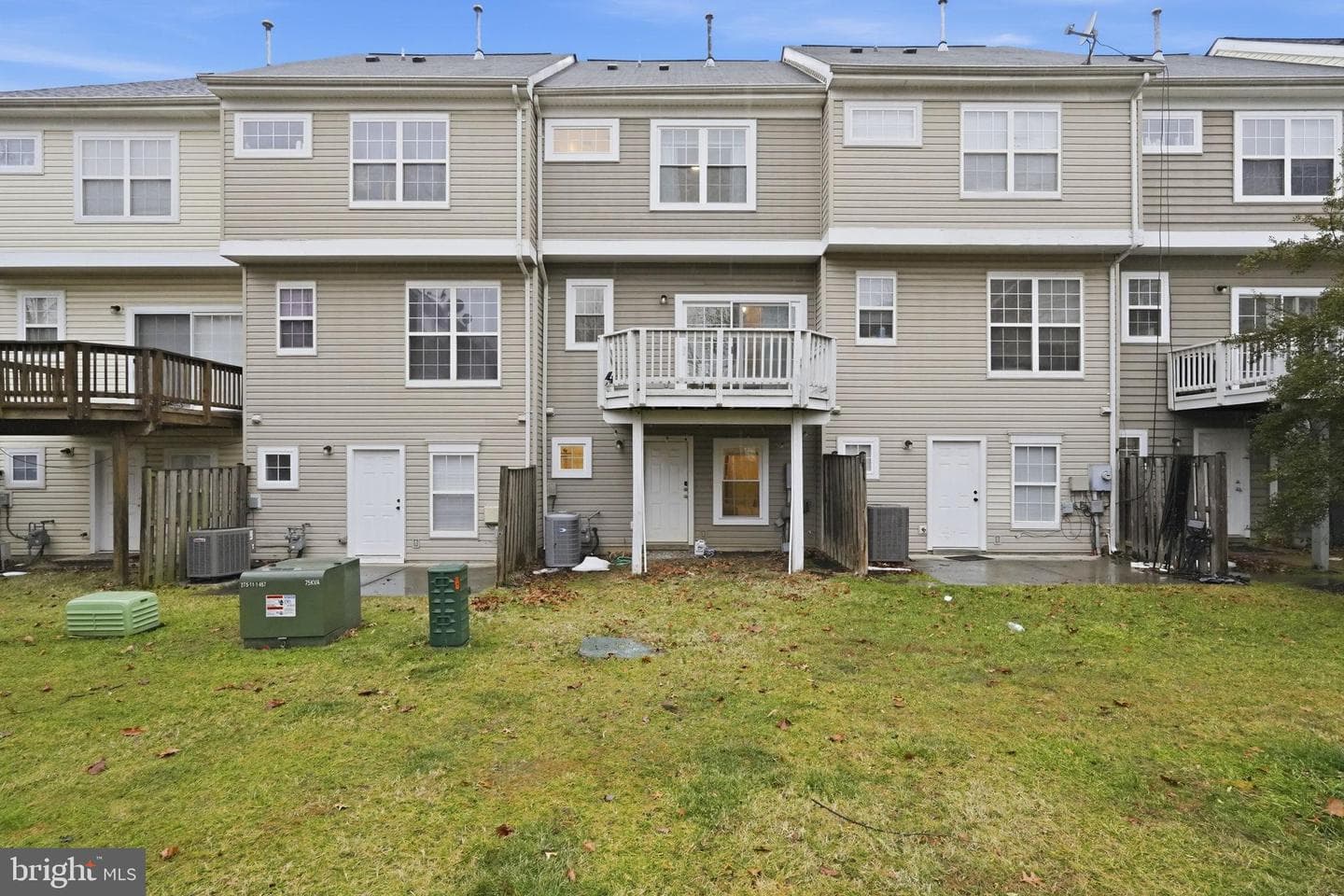 22987 Fontwell Square photo 22