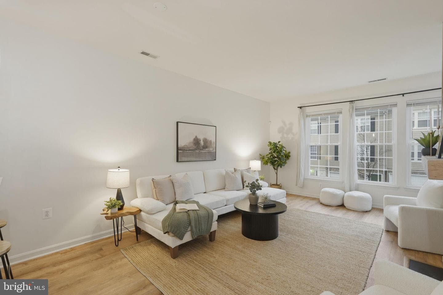 22987 Fontwell Square photo 3