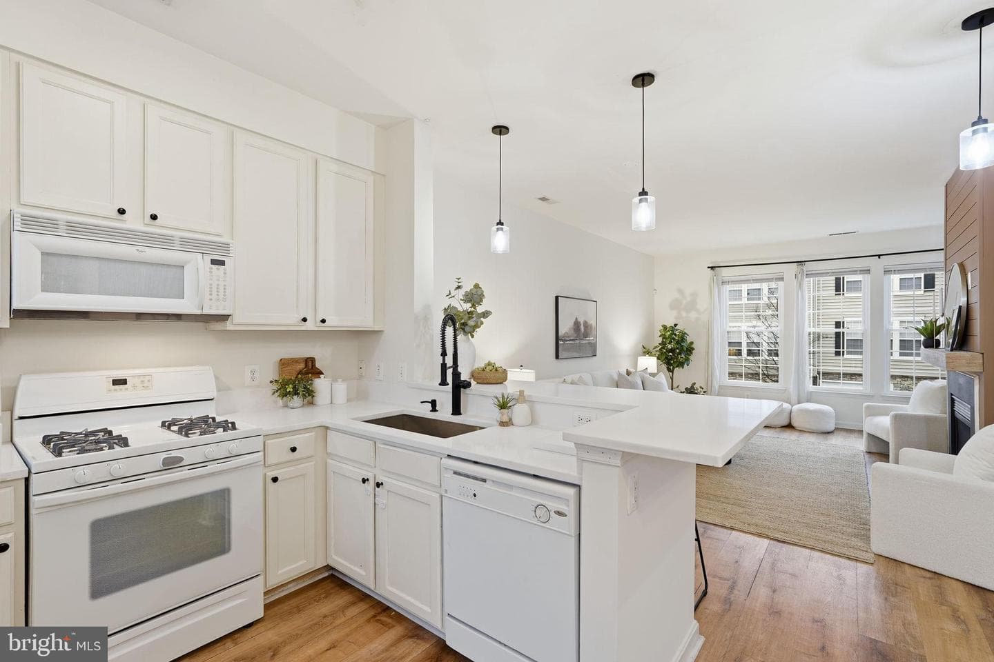 22987 Fontwell Square photo 9