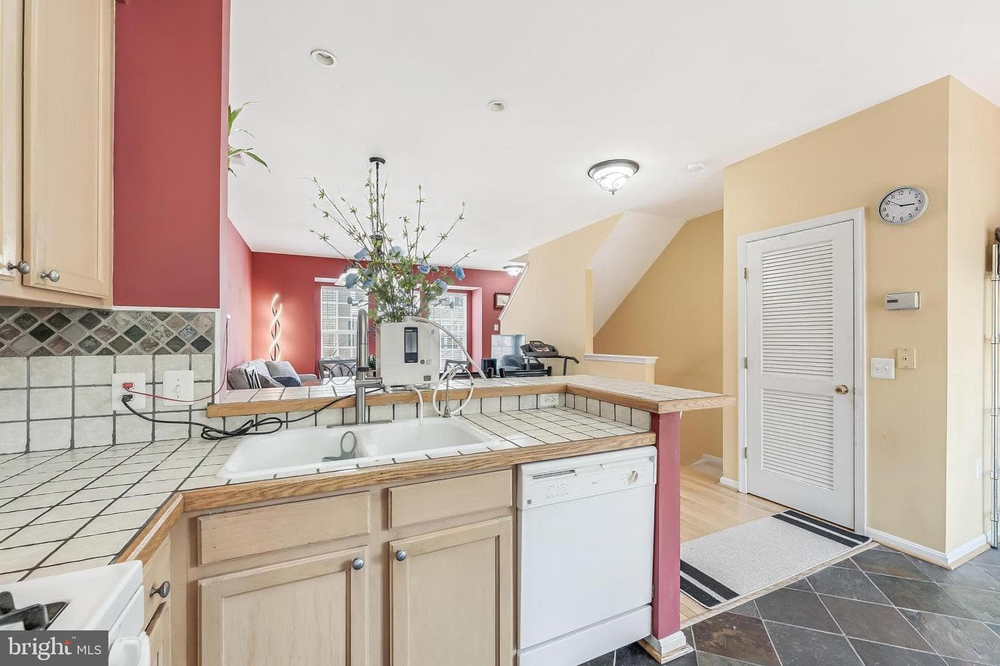 23097 Fontwell Square photo 10