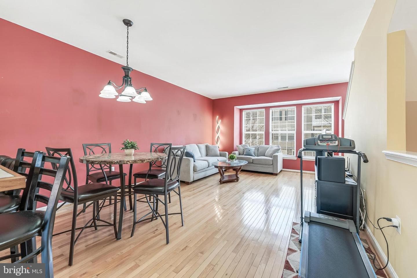 23097 Fontwell Square photo 14