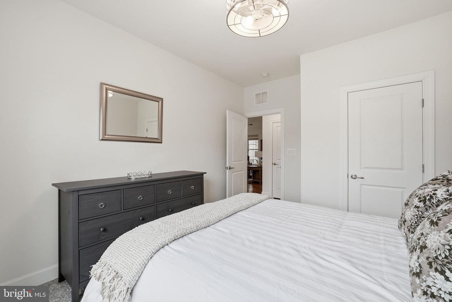 43065 Greeley Square photo 27