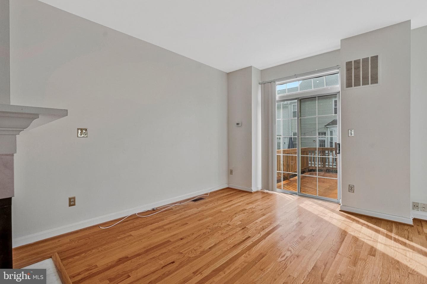 20572 Willoughby Square photo 17