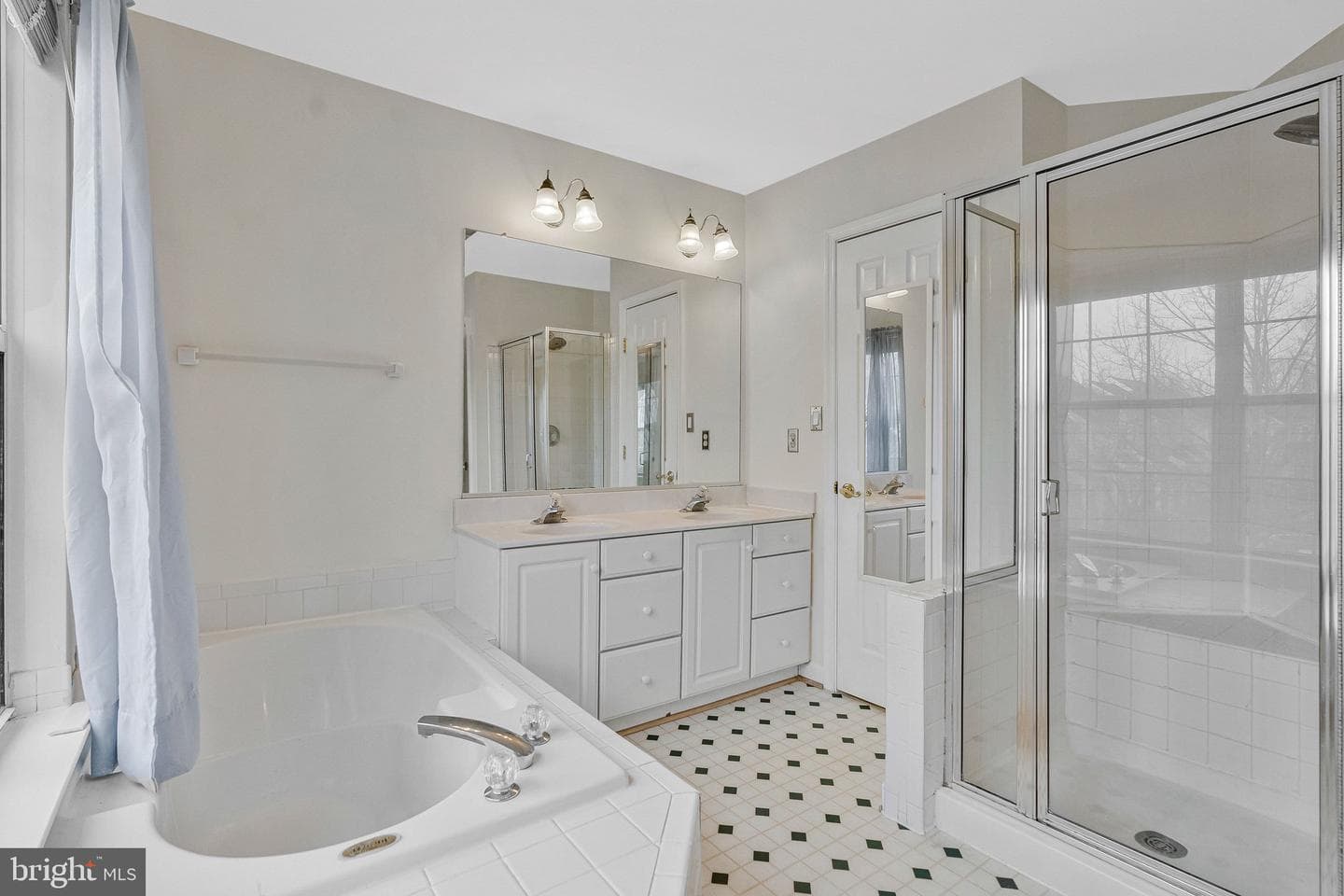 20572 Willoughby Square photo 23