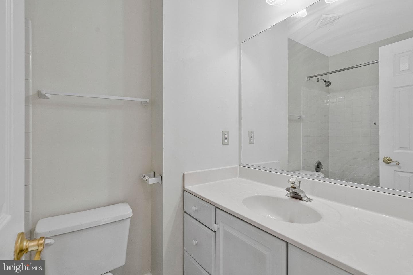 20572 Willoughby Square photo 26