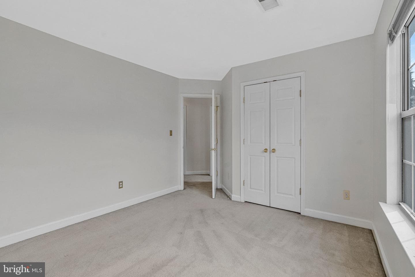 20572 Willoughby Square photo 31