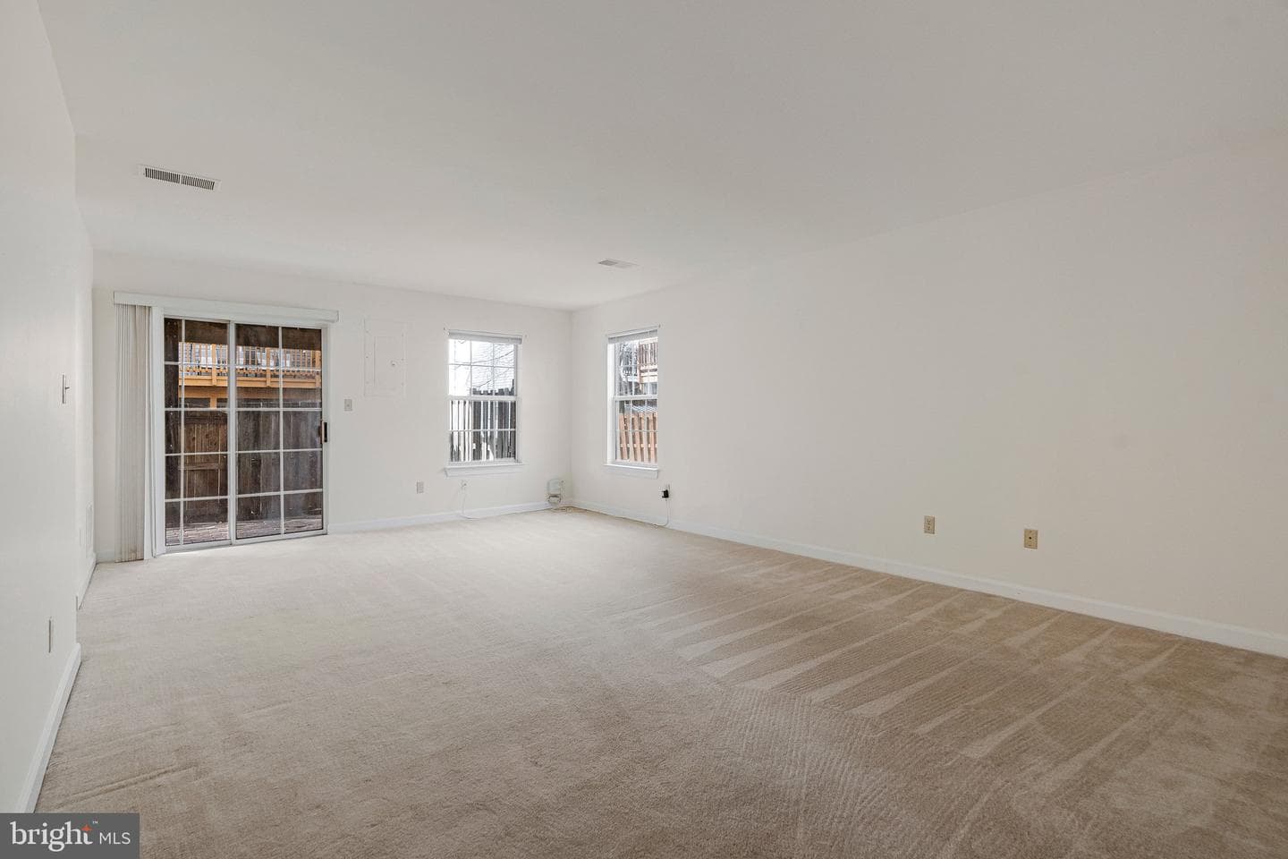 20572 Willoughby Square photo 32