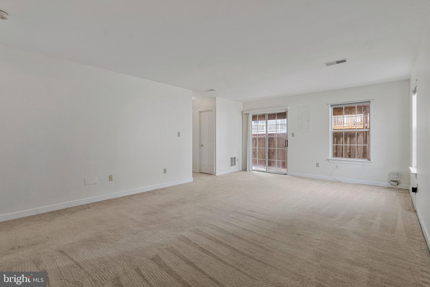 20572 Willoughby Square photo 33