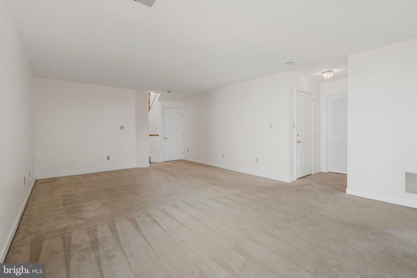 20572 Willoughby Square photo 34