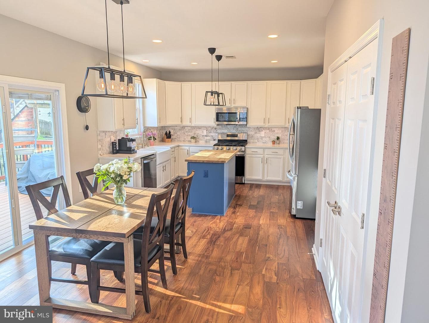 405 Hanrahan Court SE photo 12