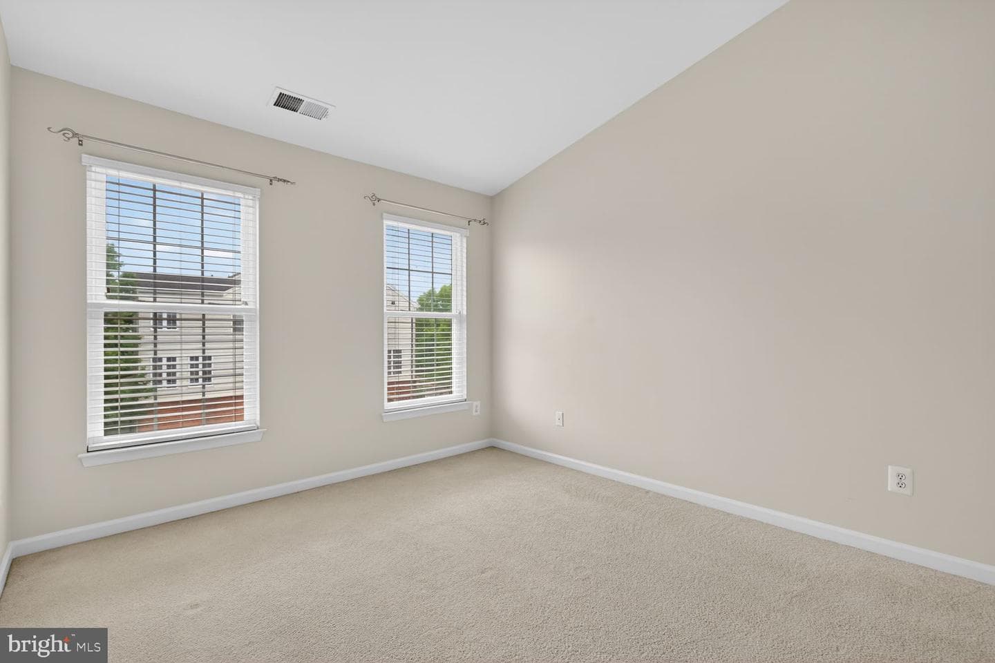 22524 Welborne Manor Square photo 21