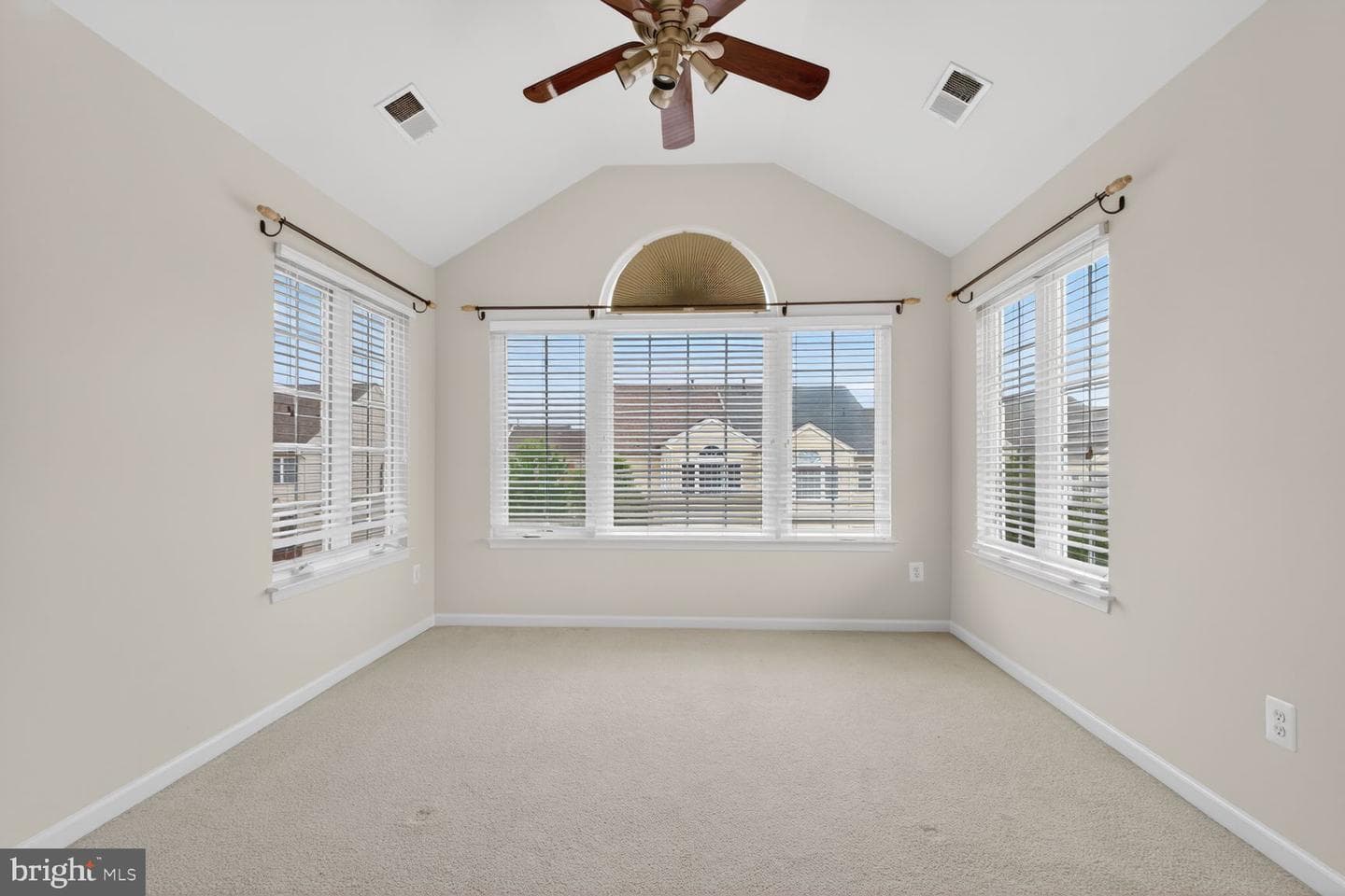 22524 Welborne Manor Square photo 25