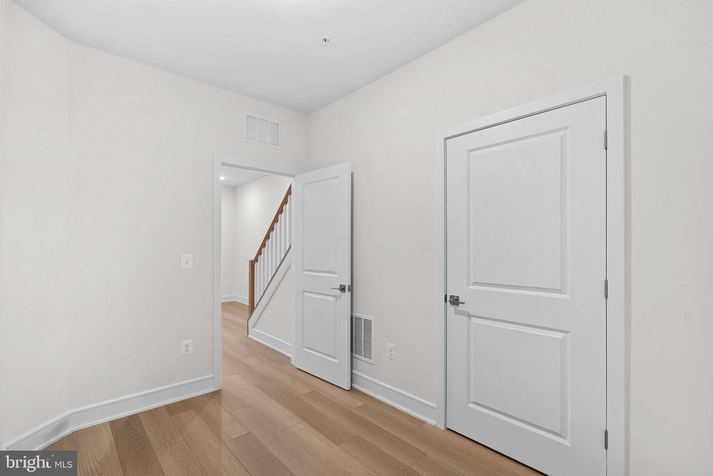 43406 Farringdon Square photo 6