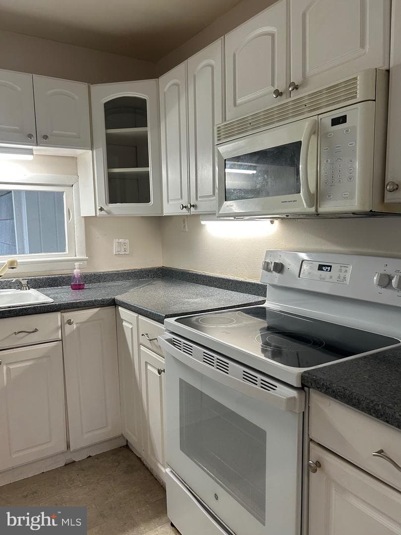 20209 Redrose Drive photo 3