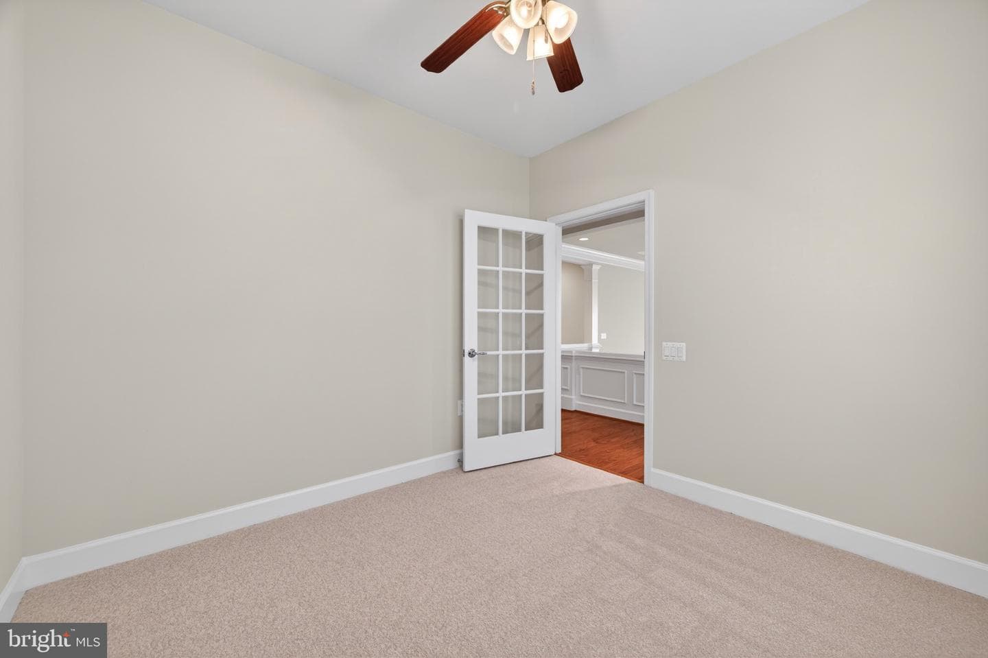 44397 Maltese Falcon Square photo 10