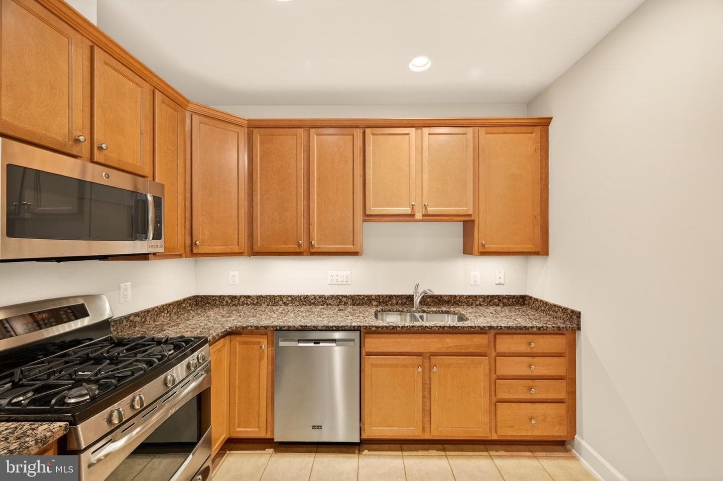 44397 Maltese Falcon Square photo 12