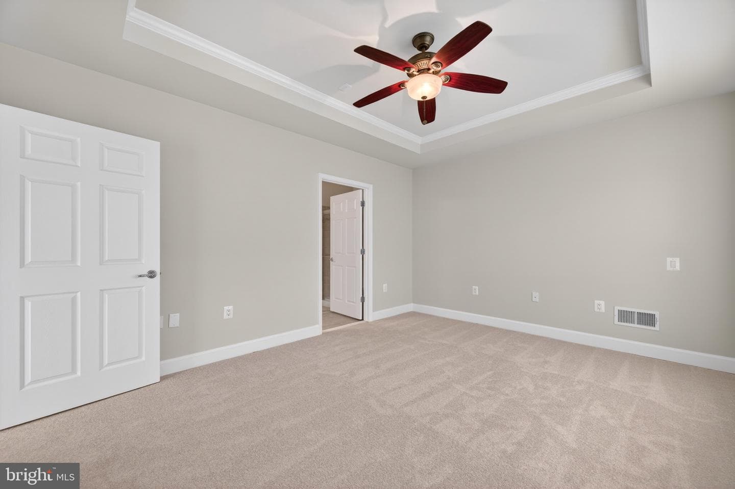 44397 Maltese Falcon Square photo 23
