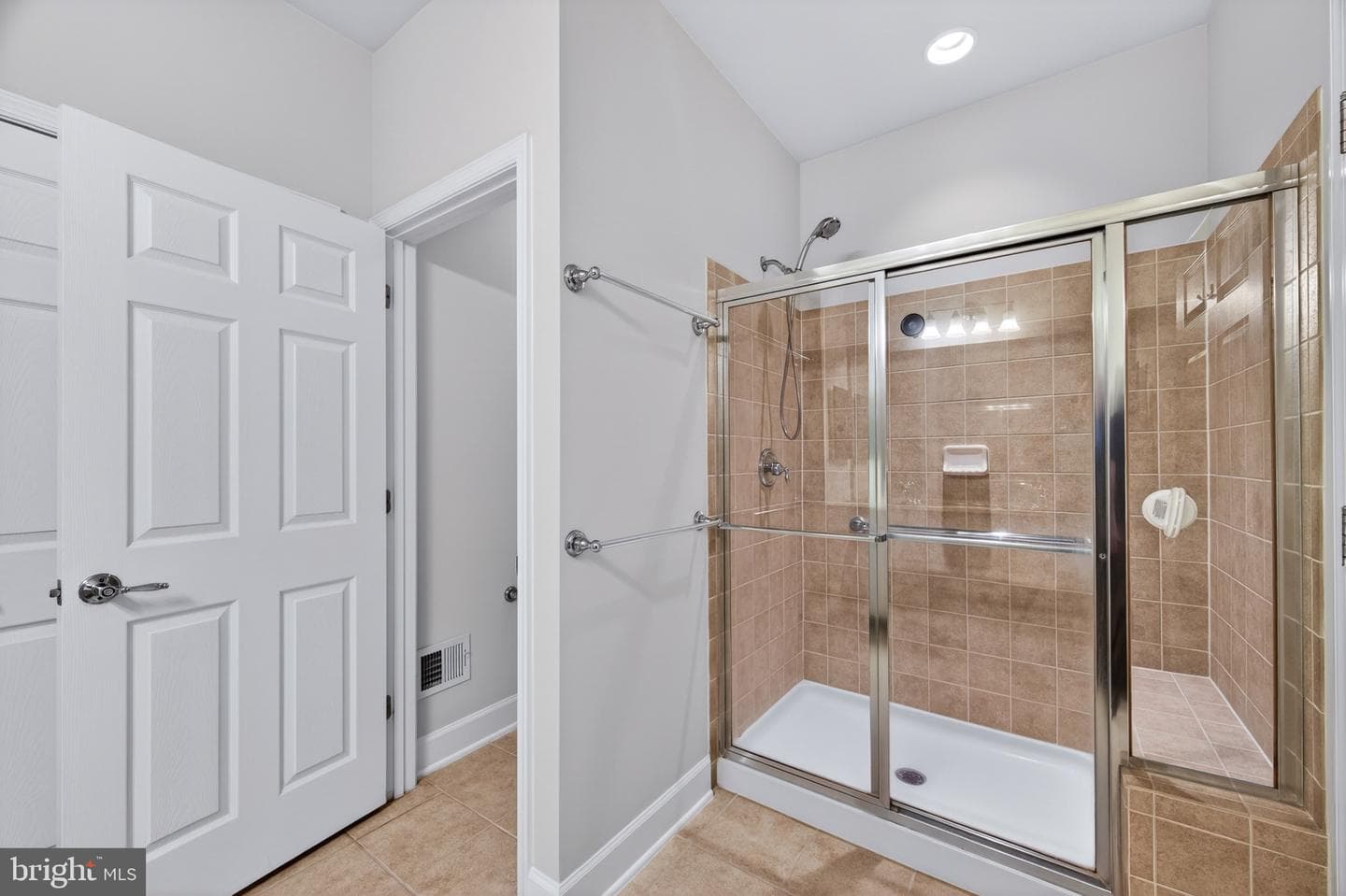 44397 Maltese Falcon Square photo 28