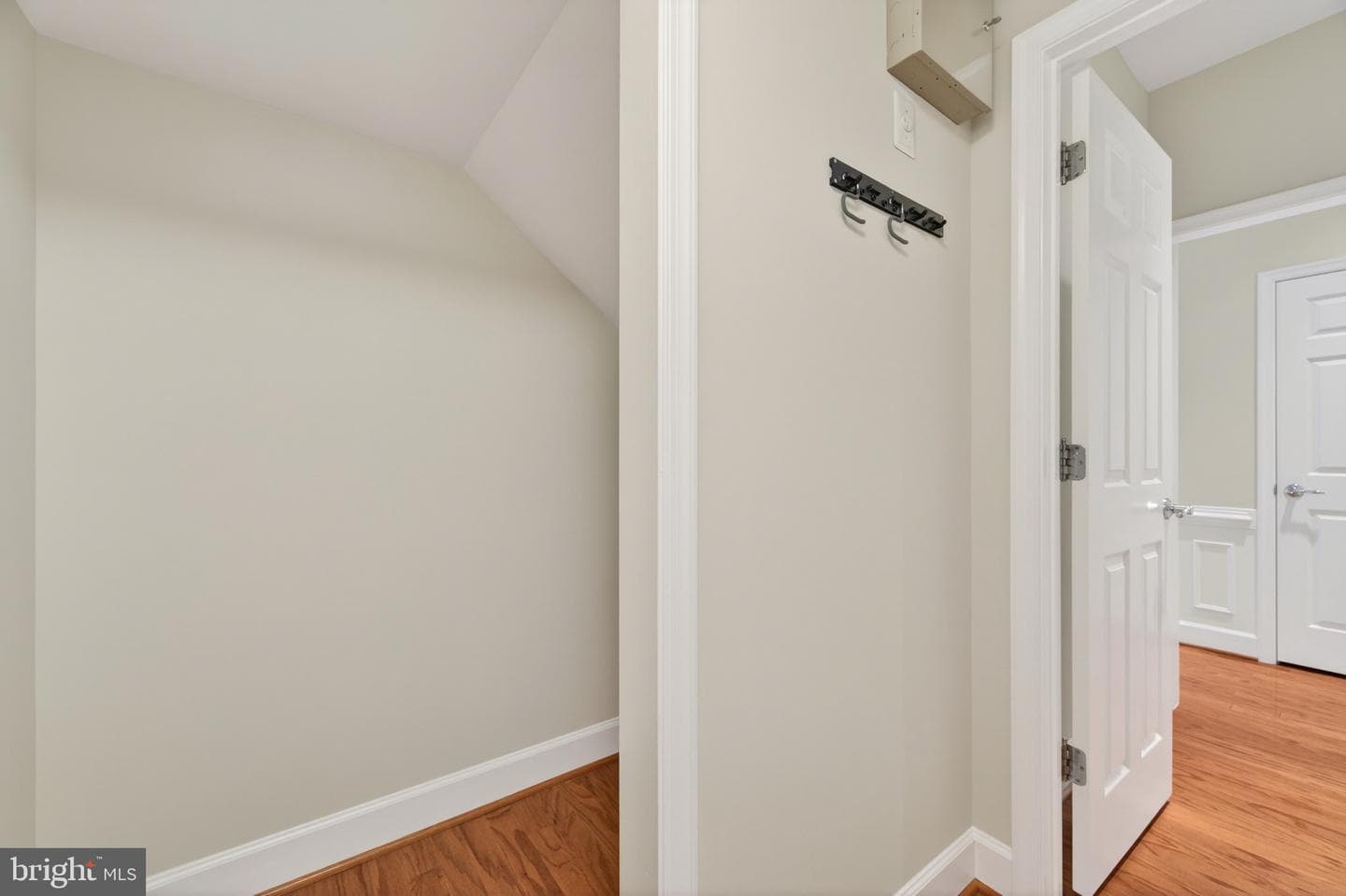 44397 Maltese Falcon Square photo 38