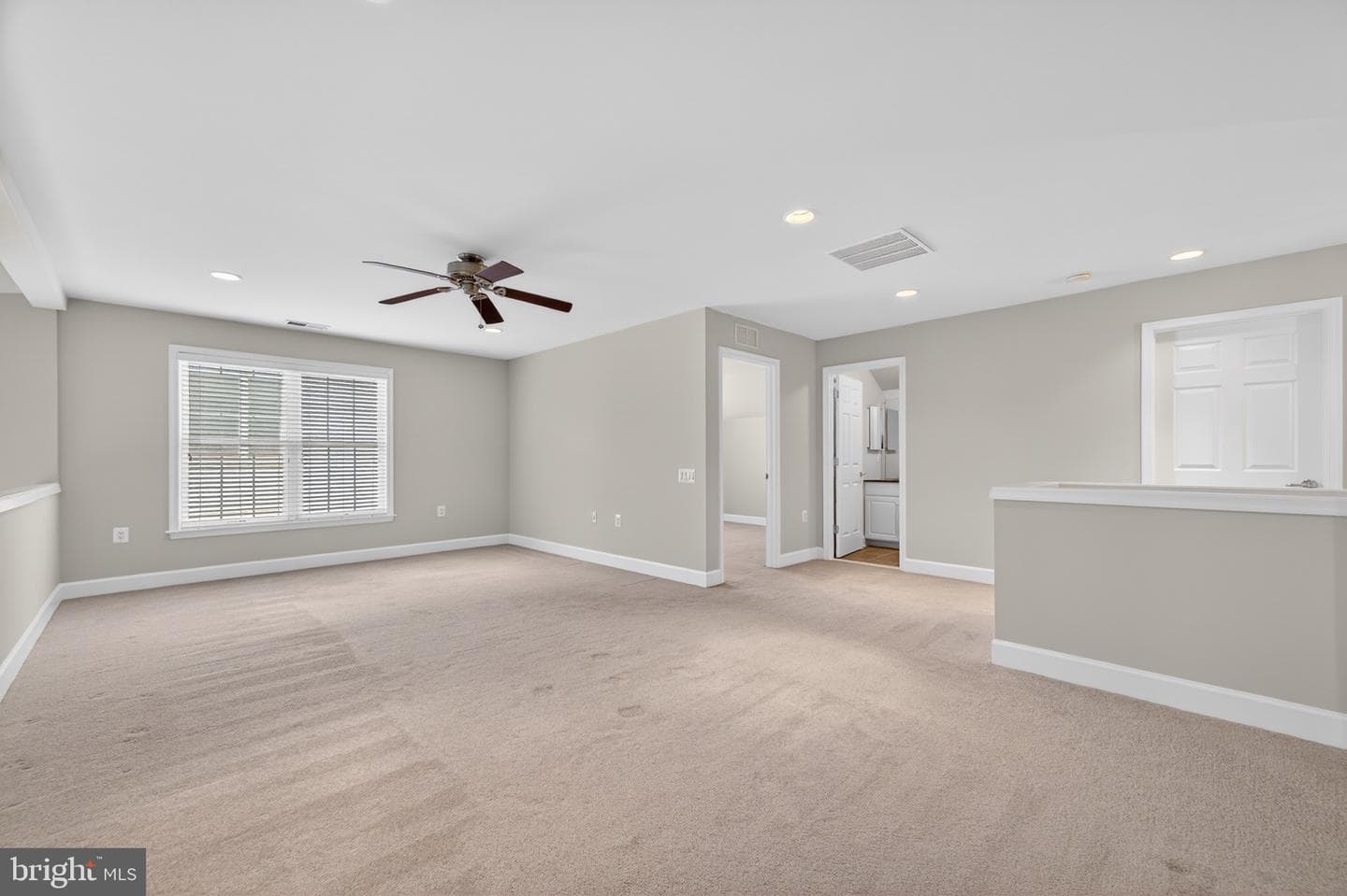 44397 Maltese Falcon Square photo 42