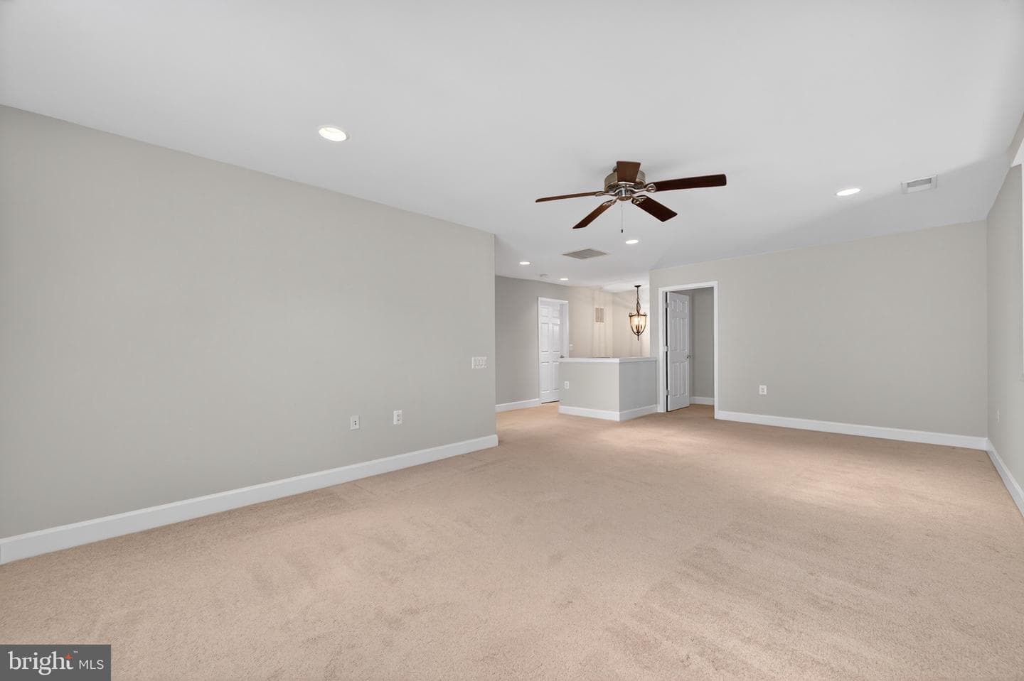 44397 Maltese Falcon Square photo 43