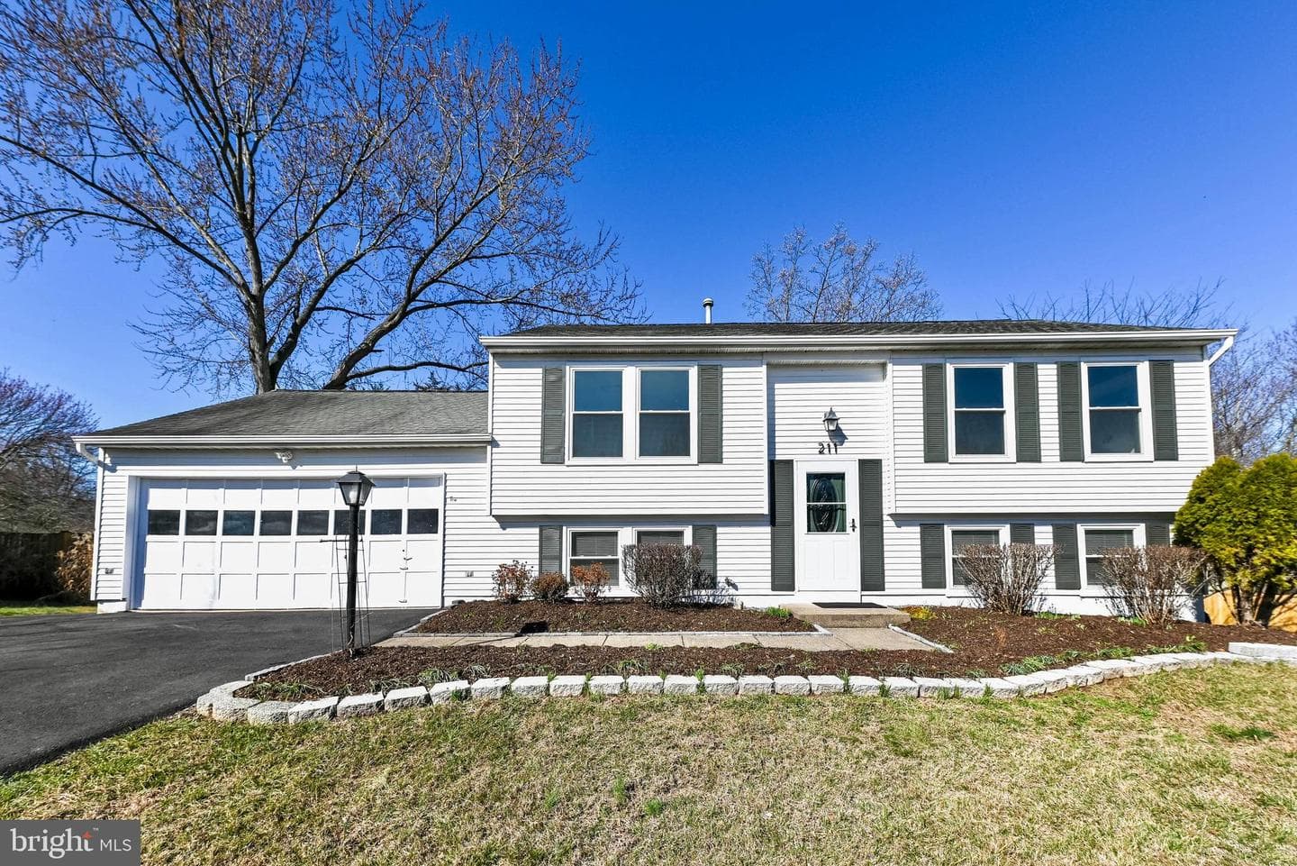 211 Amy Court photo 1