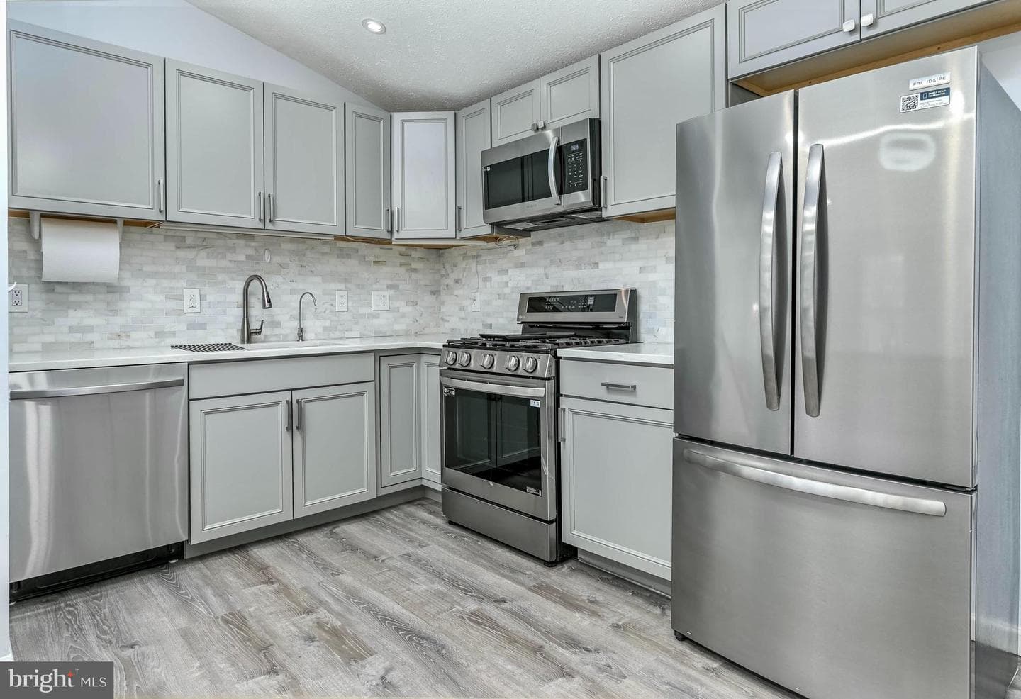 211 Amy Court photo 10