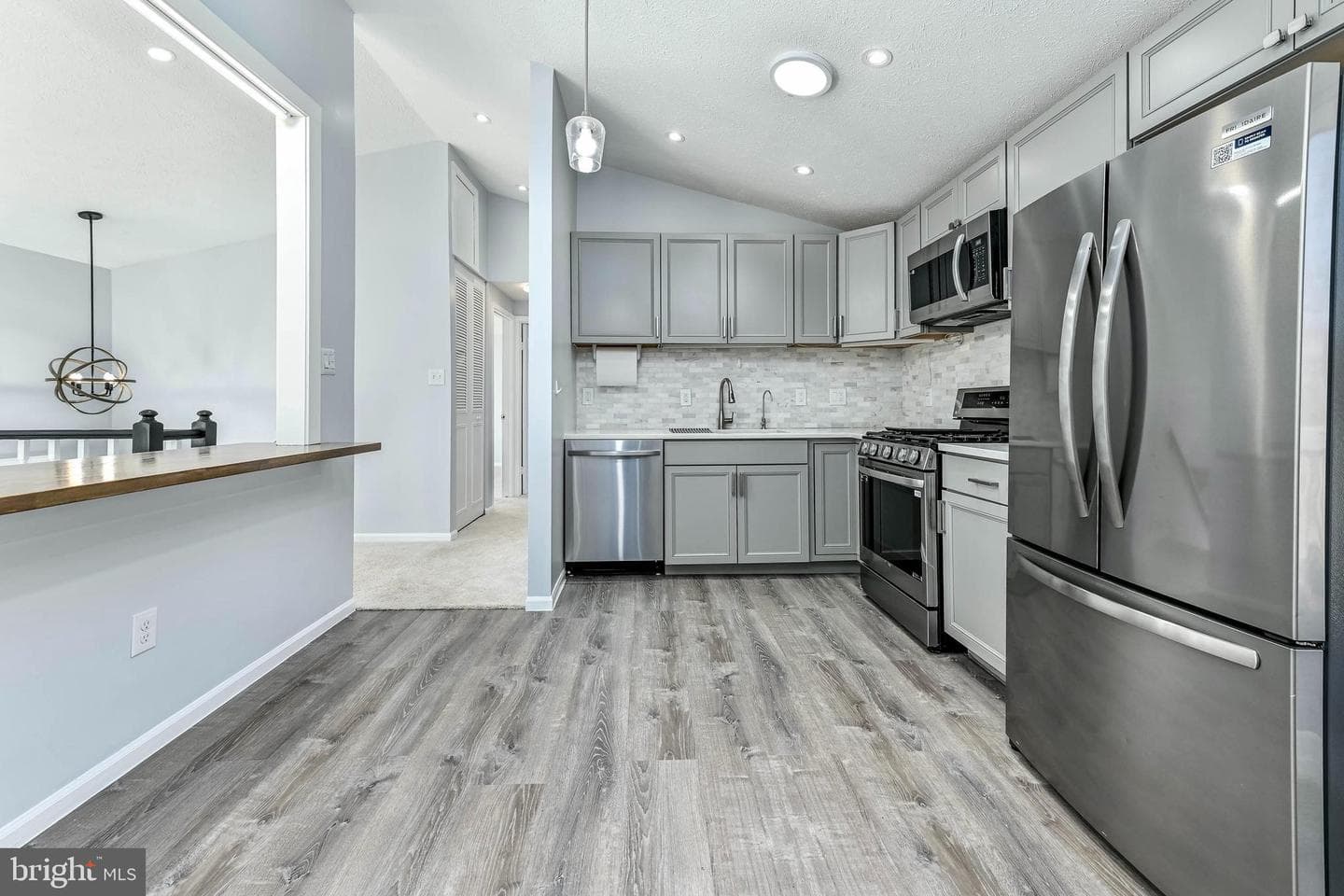 211 Amy Court photo 11