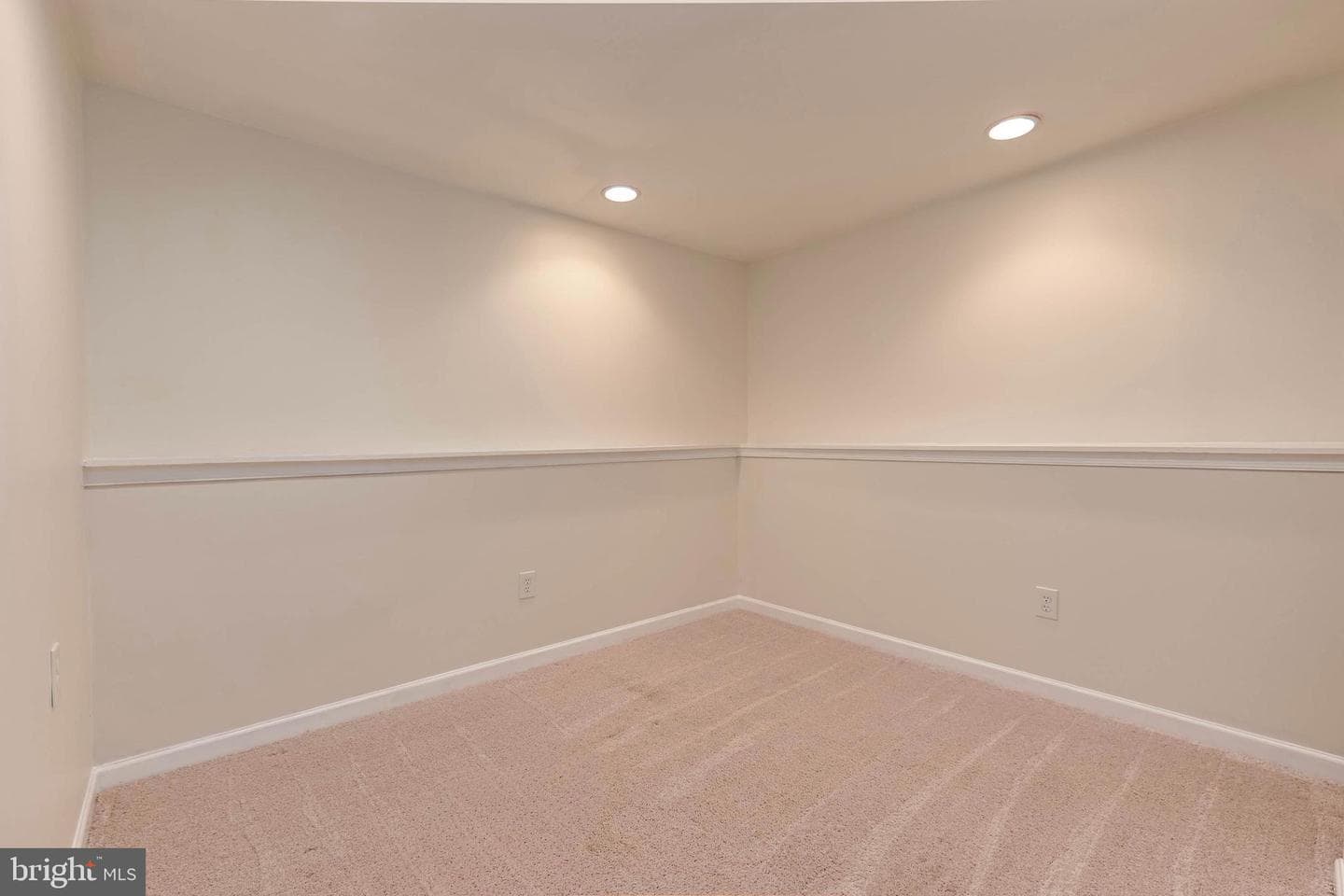 211 Amy Court photo 18