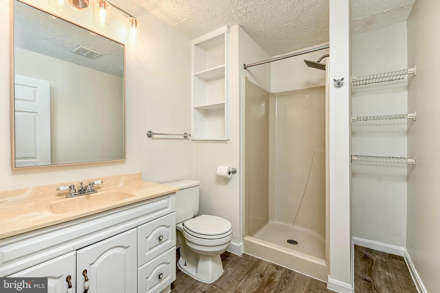 211 Amy Court photo 19