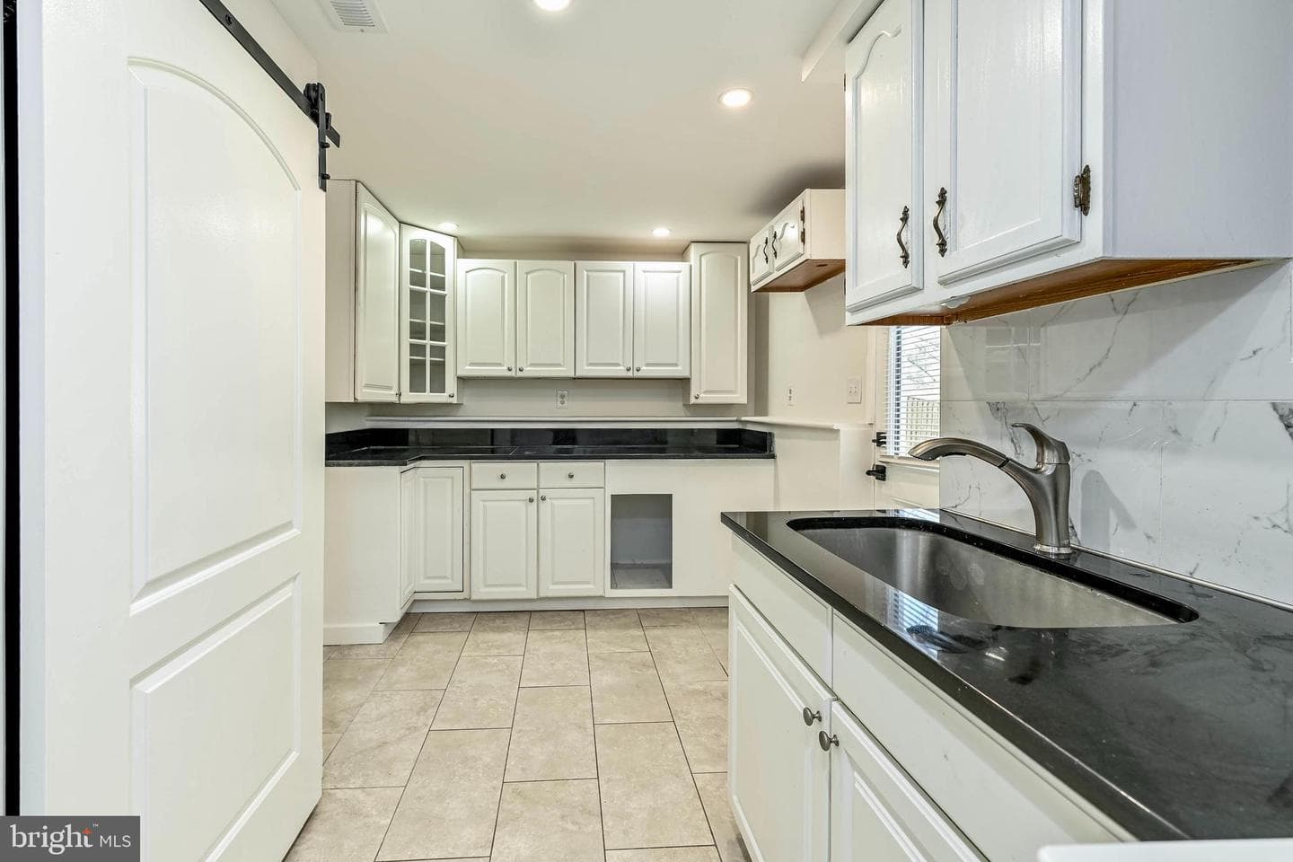 211 Amy Court photo 20