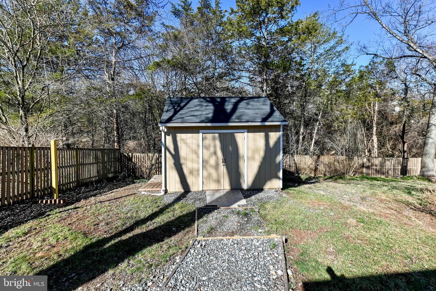 211 Amy Court photo 31