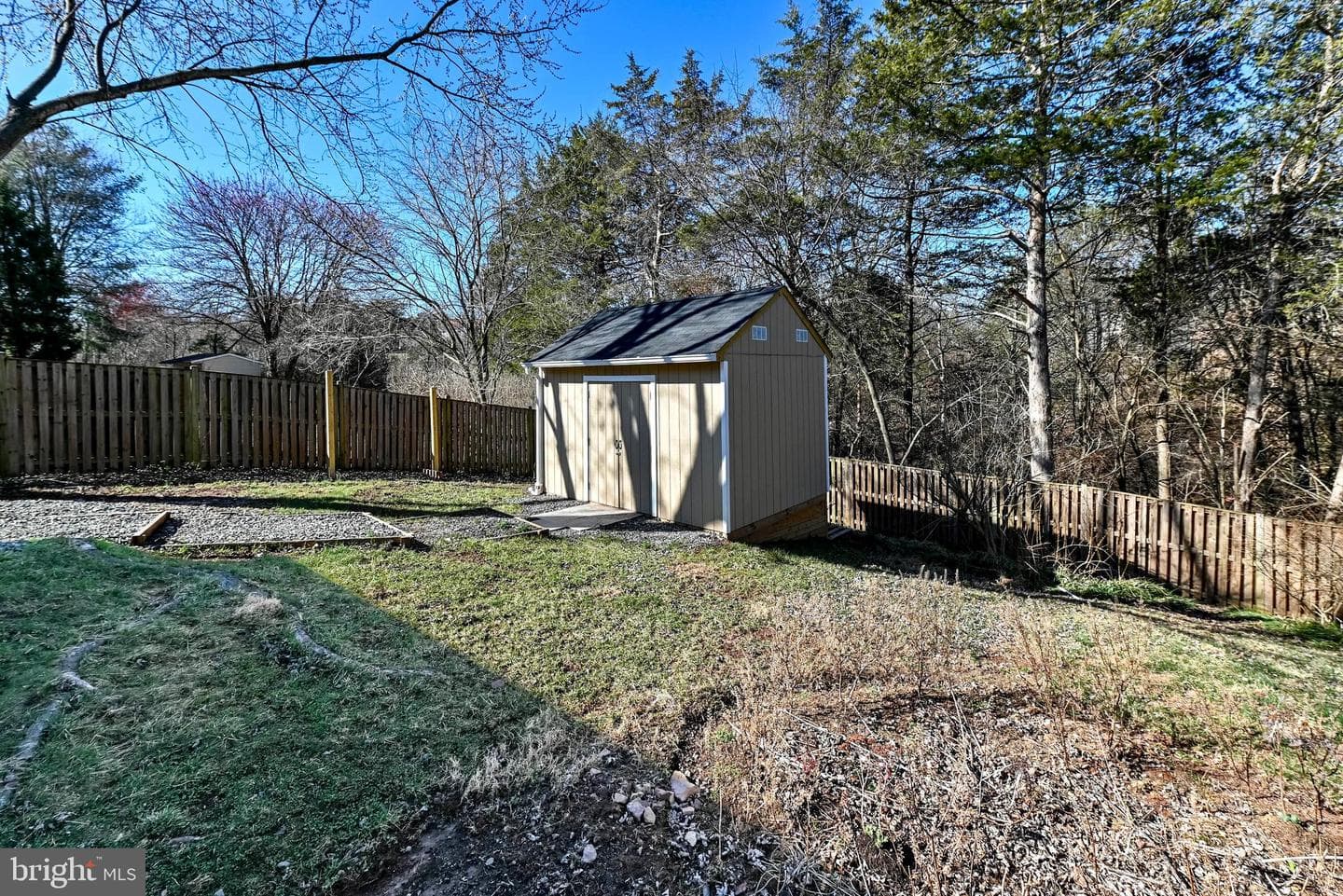 211 Amy Court photo 32