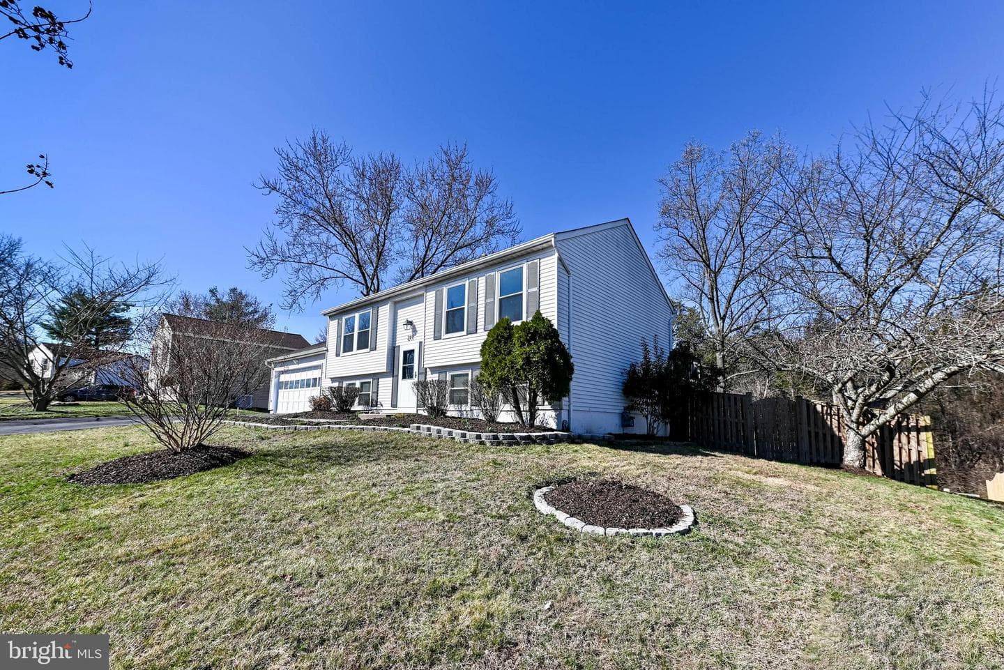 211 Amy Court photo 34