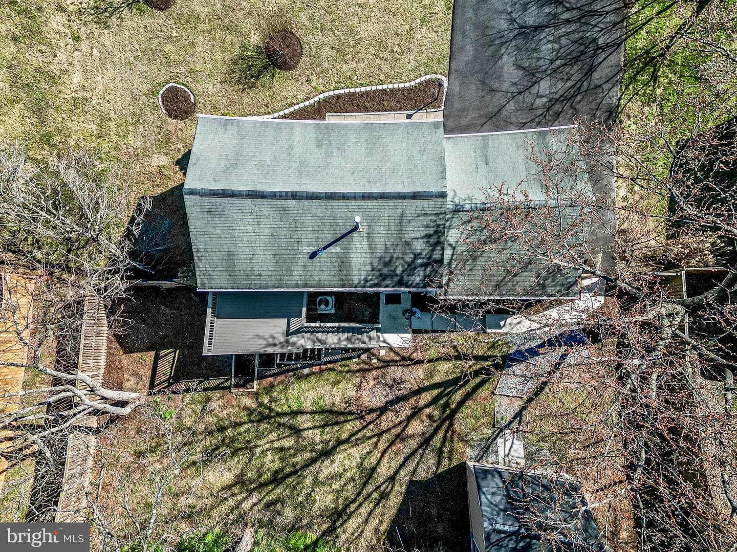 211 Amy Court photo 37