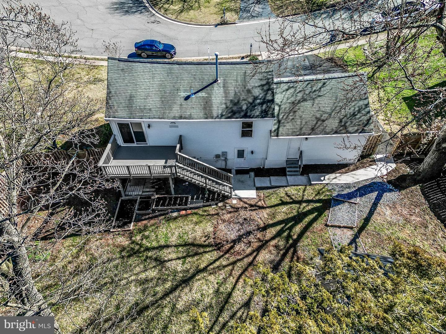 211 Amy Court photo 38