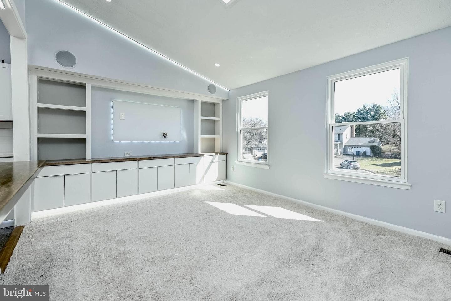 211 Amy Court photo 4