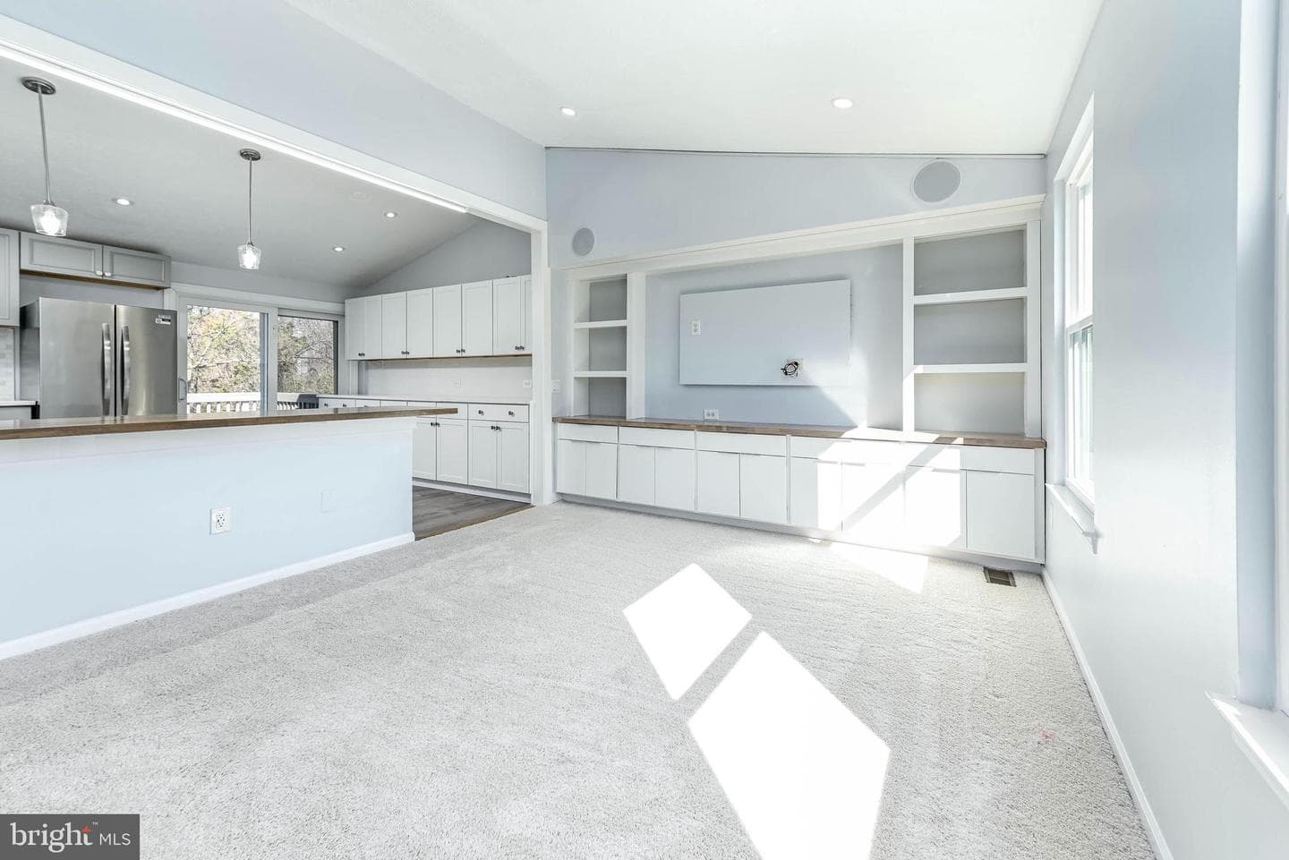211 Amy Court photo 5