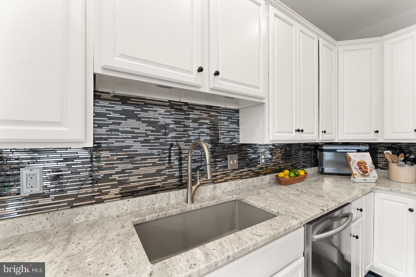 18168 Mill House Square photo 16